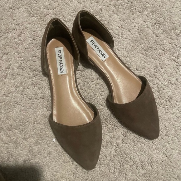 NWOT STEVE MADDEN POINT TOE FLATS SUEDE - Picture 1 of 2